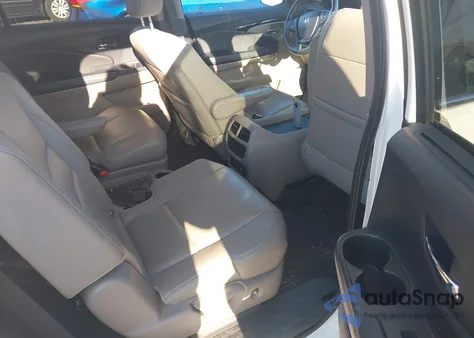 2017 Honda Pilot Elite z USA, uszkodzony, nr VIN 5FNYF6H00HB032386